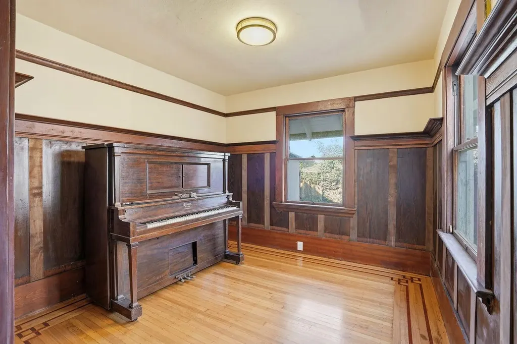 604 56th Street Oakland CA 94609