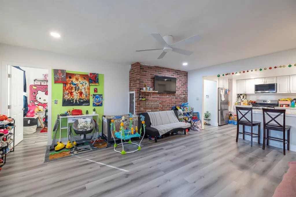 592 Willow Avenue Hayward CA 94541