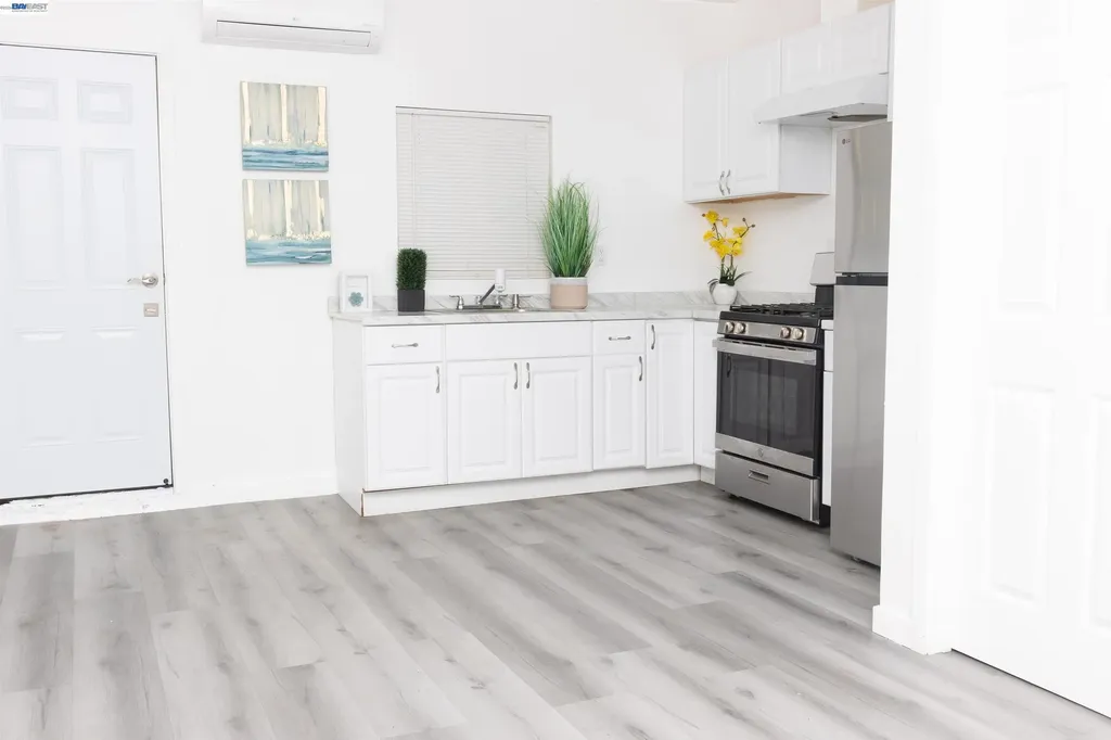 592 Willow Avenue Hayward CA 94541