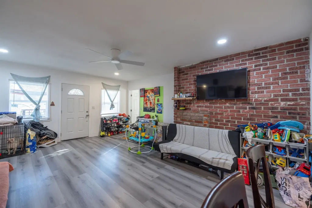 592 Willow Avenue Hayward CA 94541