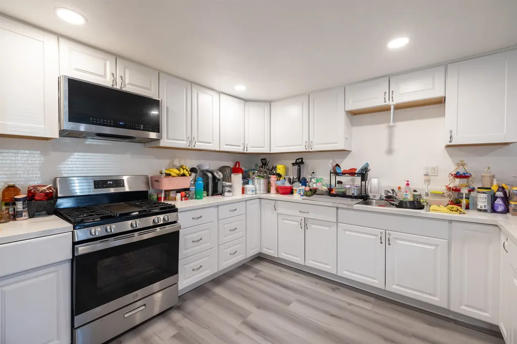 592 Willow Avenue Hayward CA 94541