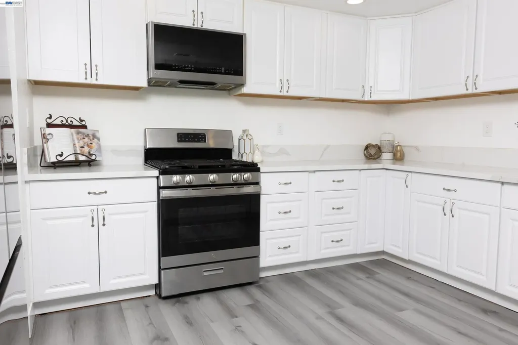592 Willow Avenue Hayward CA 94541