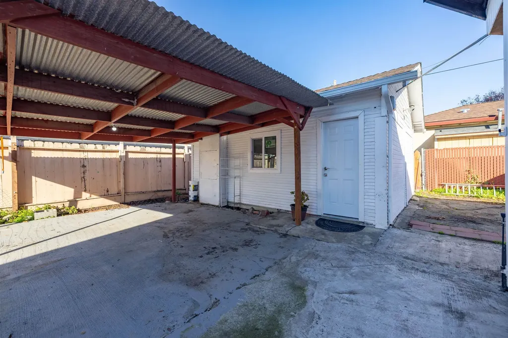 592 Willow Avenue Hayward CA 94541