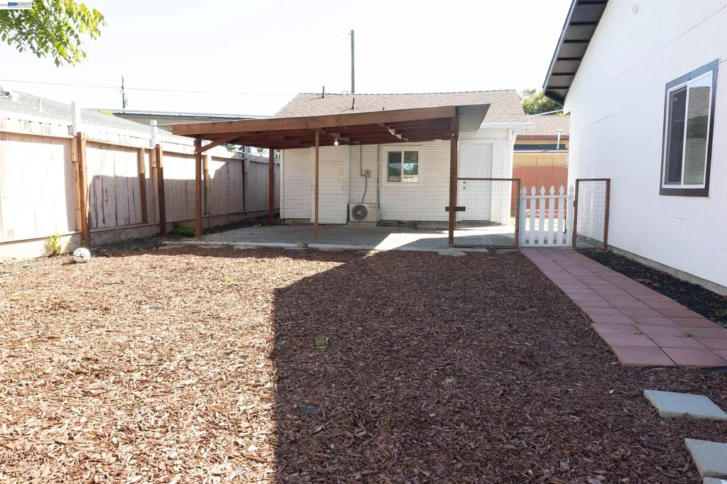 592 Willow Avenue Hayward CA 94541