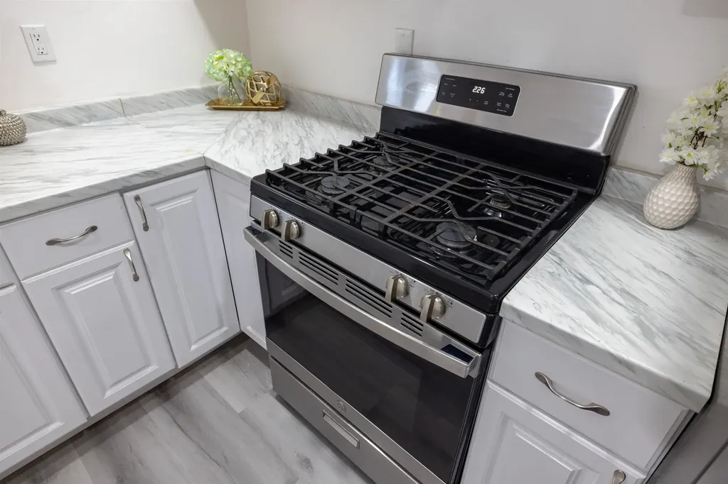 592 Willow Avenue Hayward CA 94541