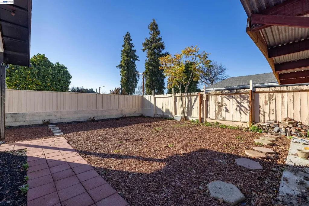 592 Willow Avenue Hayward CA 94541