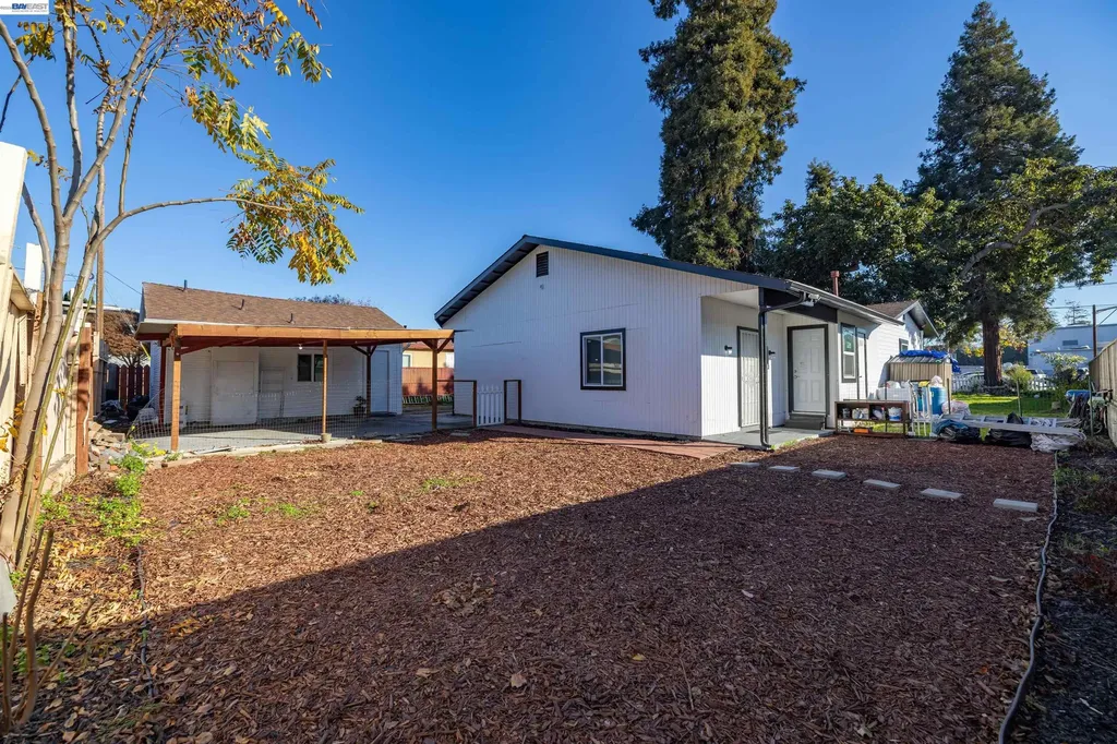 592 Willow Avenue Hayward CA 94541