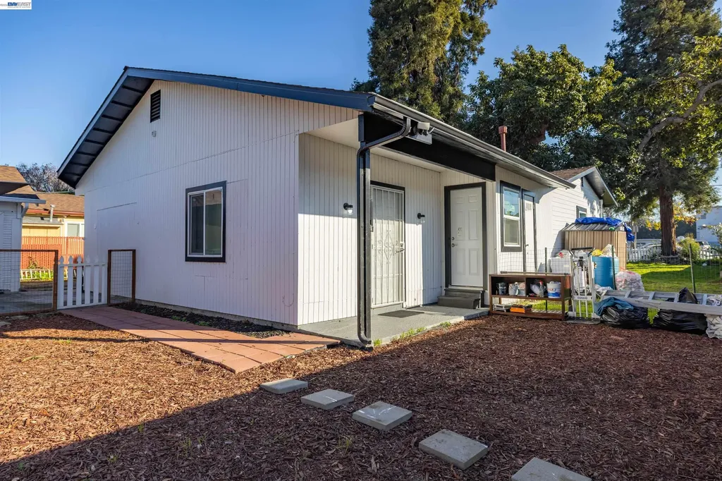 592 Willow Avenue Hayward CA 94541