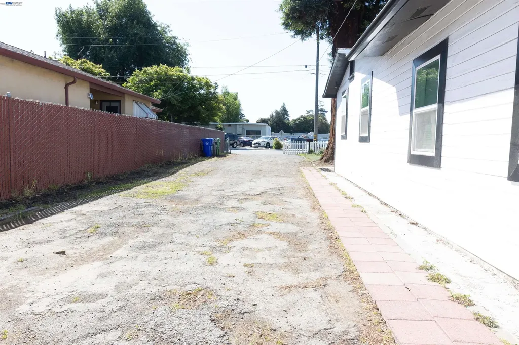 592 Willow Avenue Hayward CA 94541