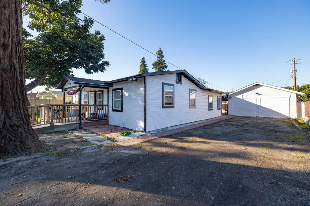 592 Willow Avenue Hayward CA 94541