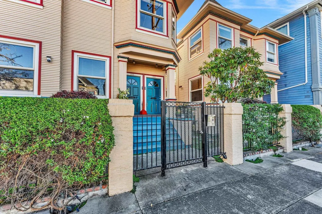 Oakland CA, 595 22ND Street