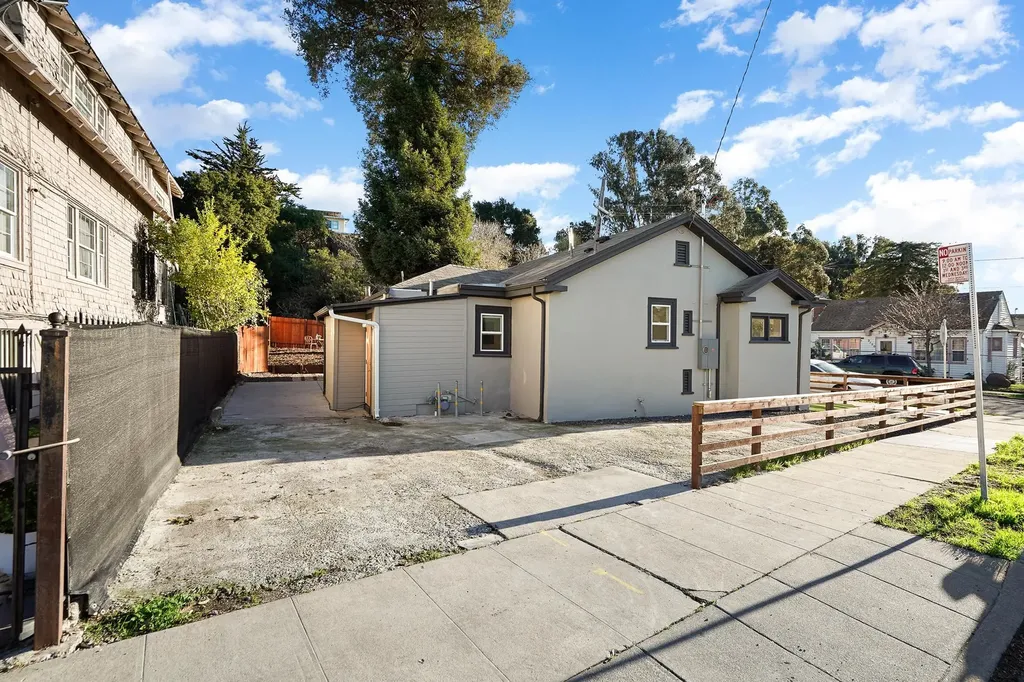 2151 Santa Rita Street Oakland CA 94601