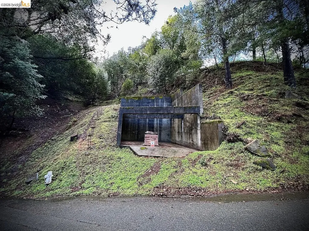 6558 Girvin Drive Oakland CA 94611