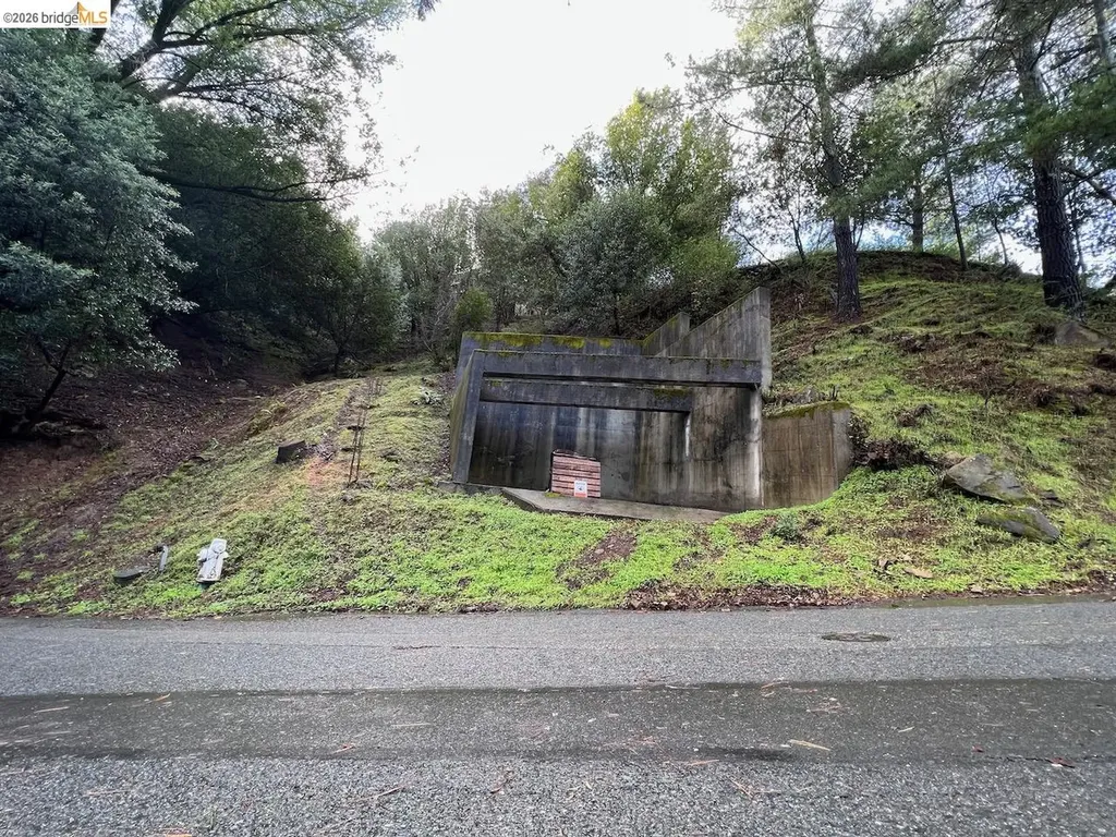 6558 Girvin Drive Oakland CA 94611