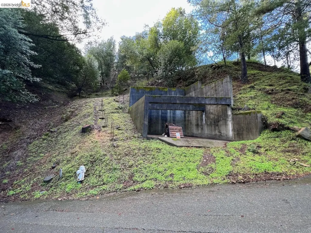 6558 Girvin Drive Oakland CA 94611