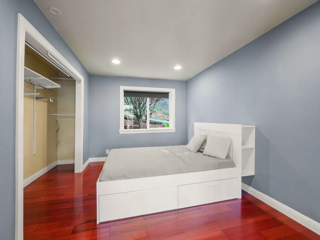 6208 Oakdale Avenue Oakland CA 94605