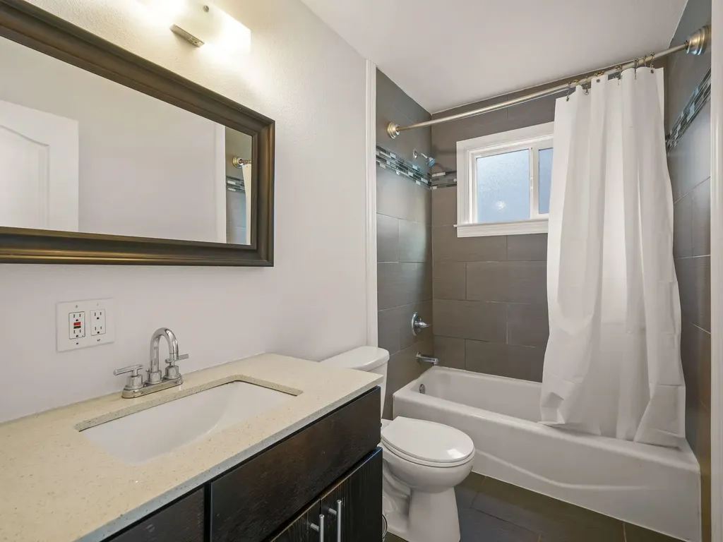 6208 Oakdale Avenue Oakland CA 94605