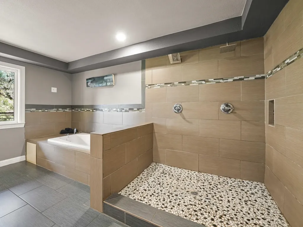 6208 Oakdale Avenue Oakland CA 94605