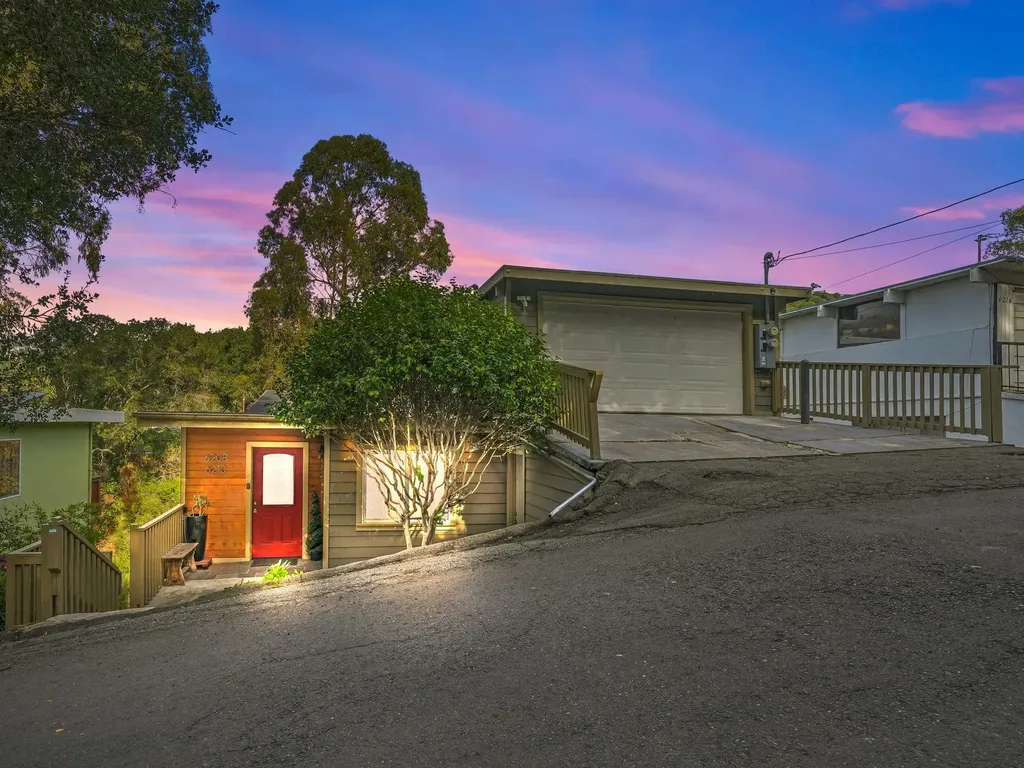 6208 Oakdale Avenue Oakland CA 94605