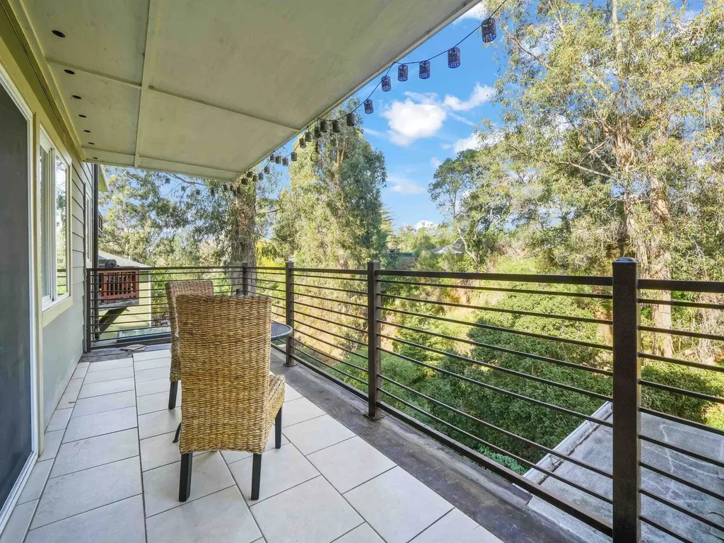 6208 Oakdale Avenue Oakland CA 94605