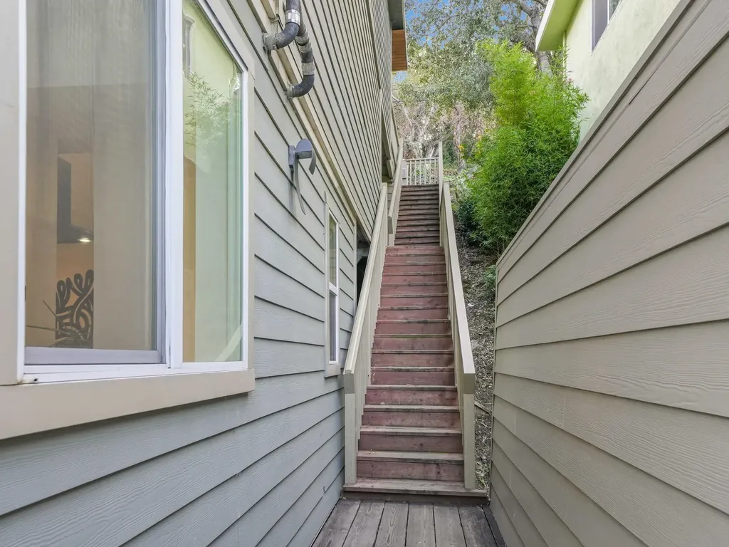 6208 Oakdale Avenue Oakland CA 94605