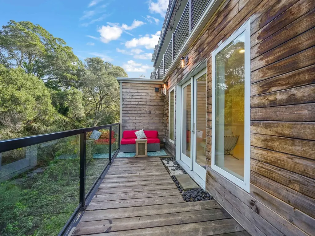 6208 Oakdale Avenue Oakland CA 94605