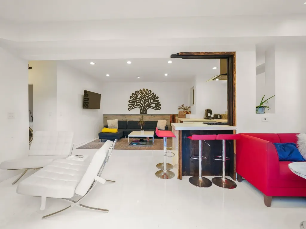 6208 Oakdale Avenue Oakland CA 94605