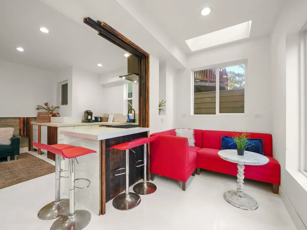 6208 Oakdale Avenue Oakland CA 94605