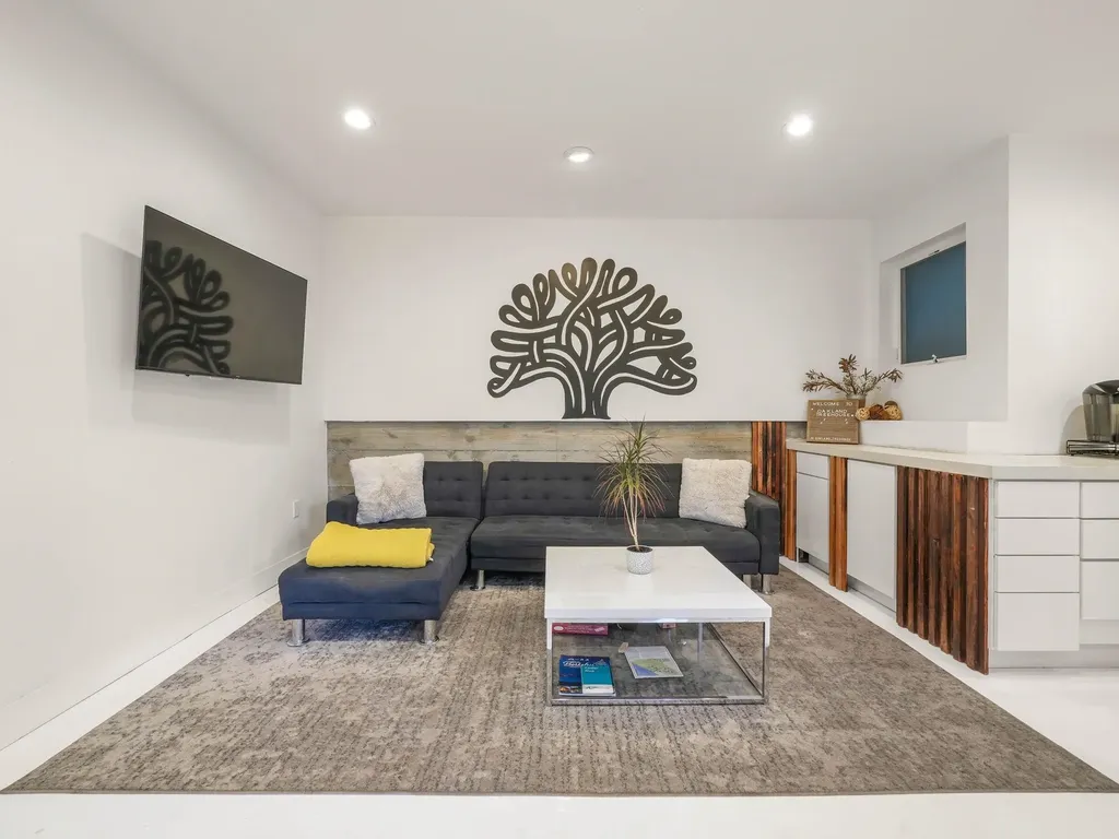 6208 Oakdale Avenue Oakland CA 94605