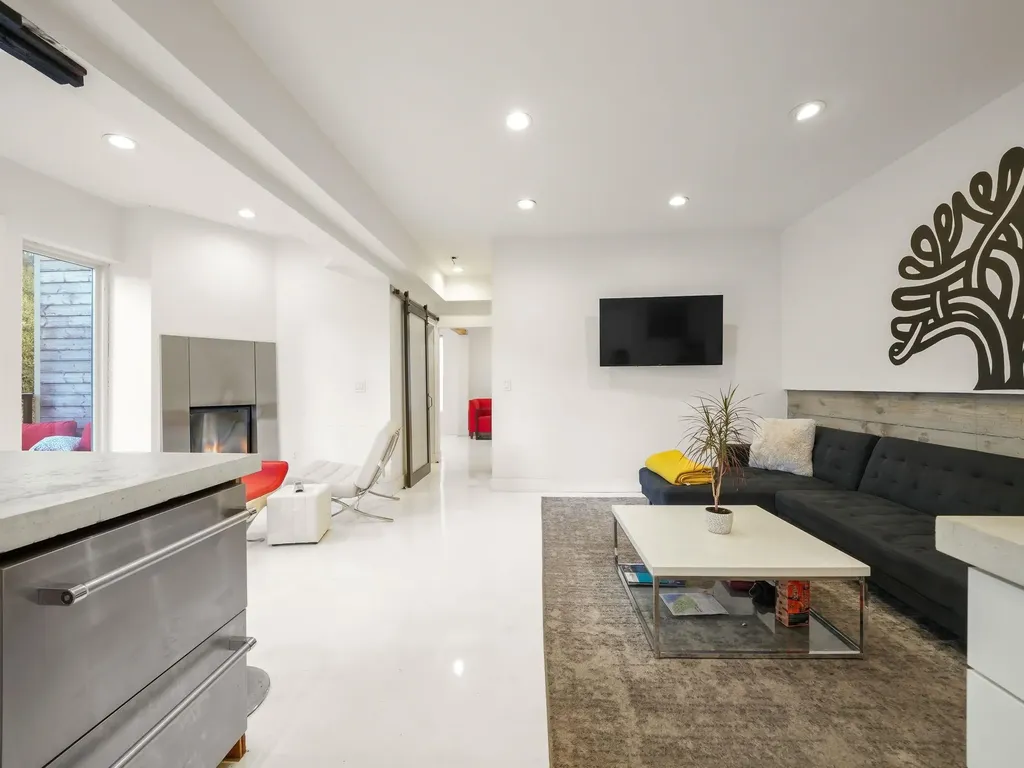 6208 Oakdale Avenue Oakland CA 94605