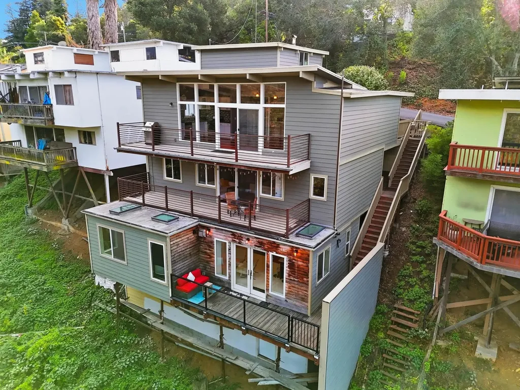 6208 Oakdale Avenue Oakland CA 94605