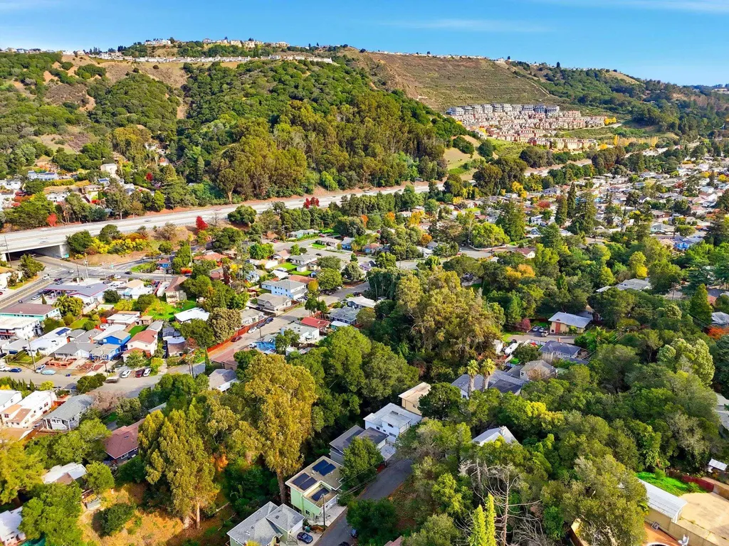 6208 Oakdale Avenue Oakland CA 94605