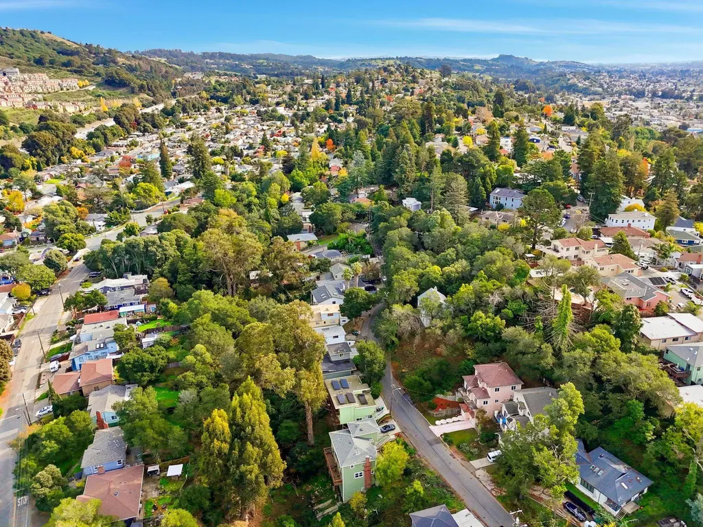 6208 Oakdale Avenue Oakland CA 94605