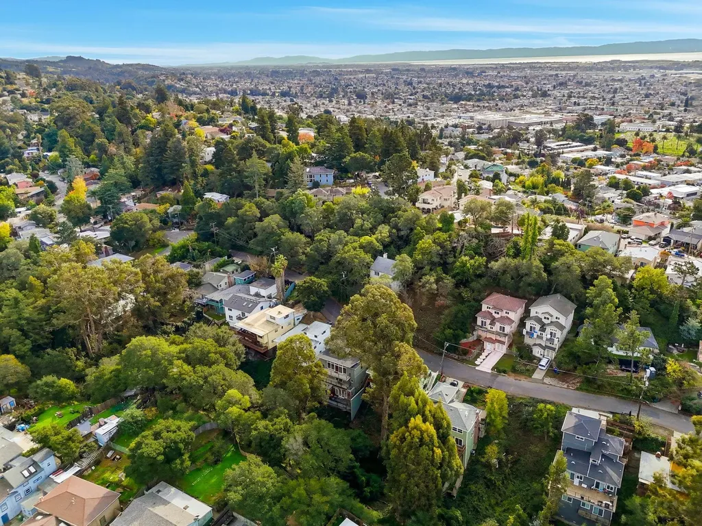 6208 Oakdale Avenue Oakland CA 94605