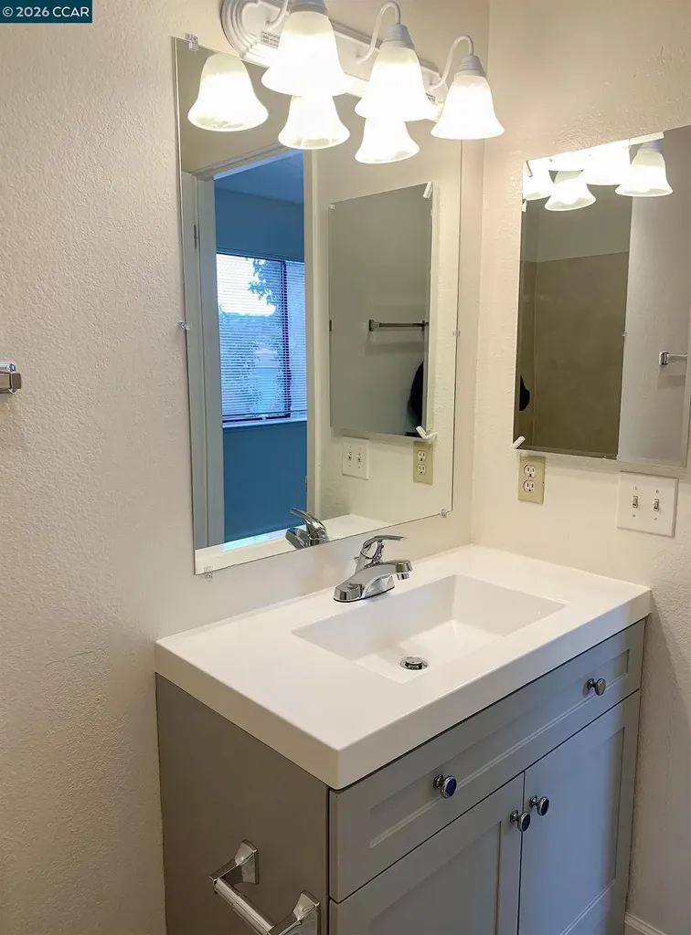 568 Dean Street Hayward CA 94541