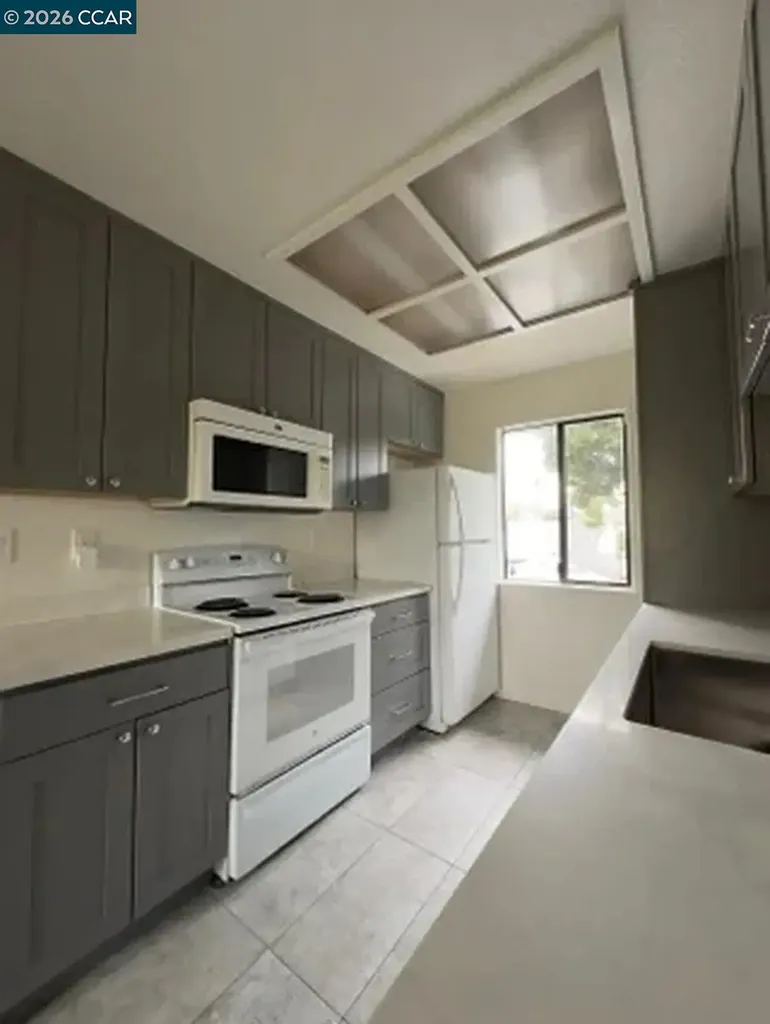 568 Dean Street Hayward CA 94541