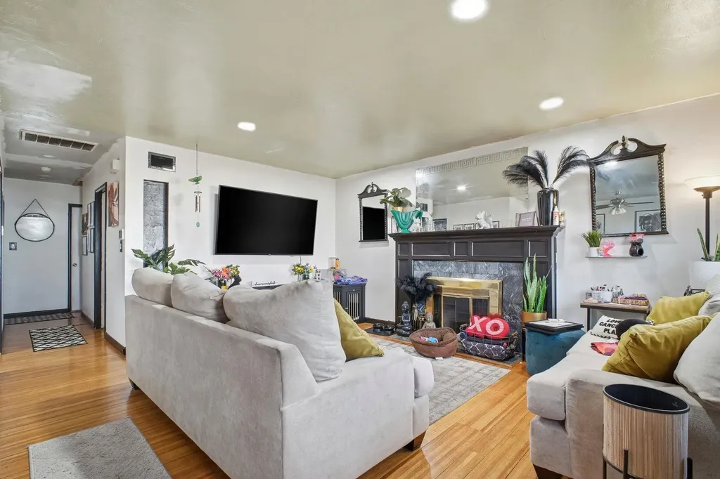 127 Hampton Road Hayward CA 94541