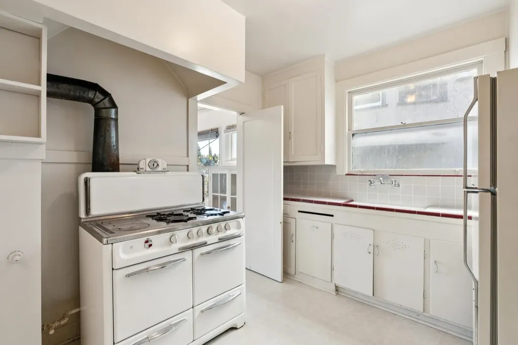 830 Walker Avenue Oakland CA 94610