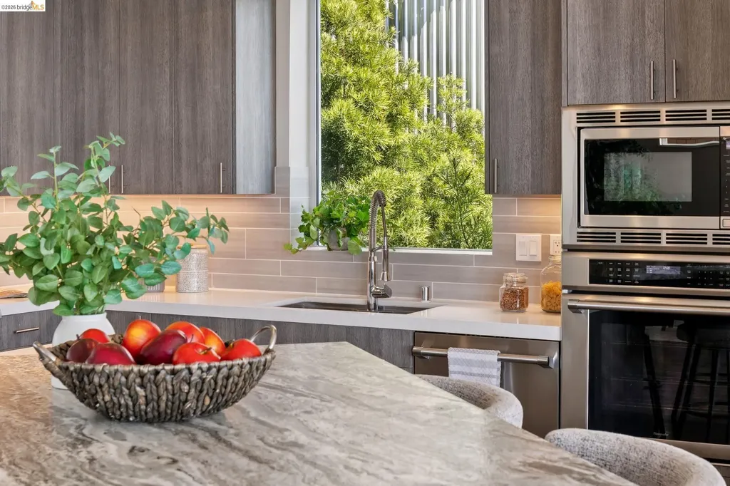 25 Diablo Drive Oakland CA 94611