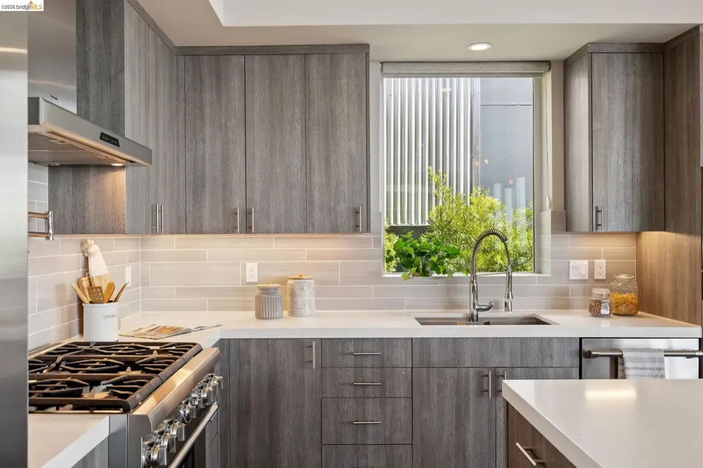 25 Diablo Drive Oakland CA 94611