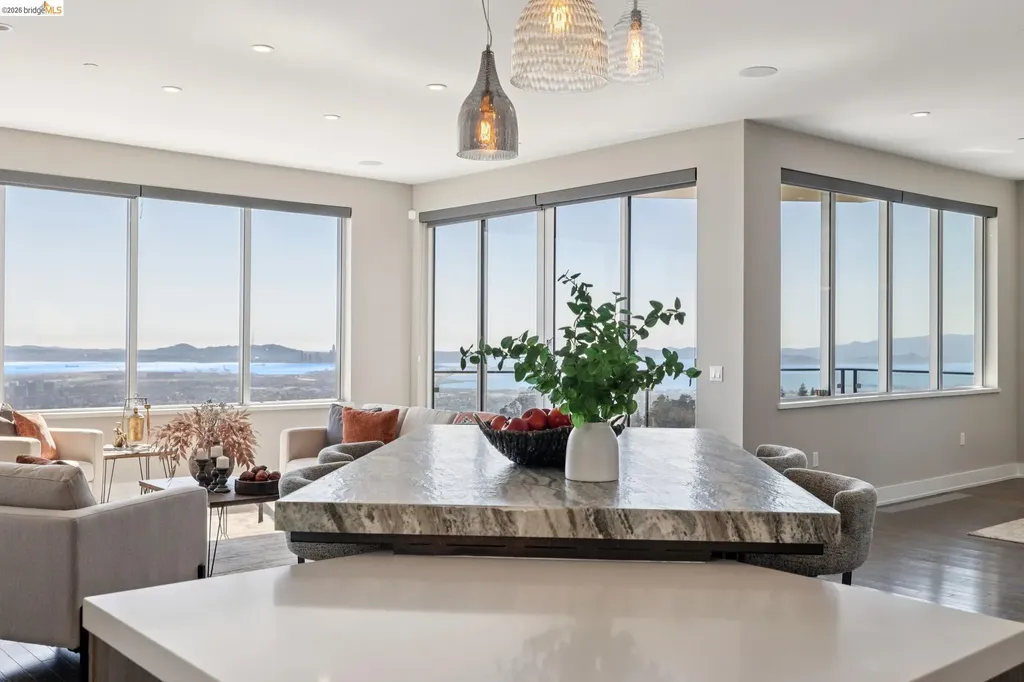 25 Diablo Drive Oakland CA 94611