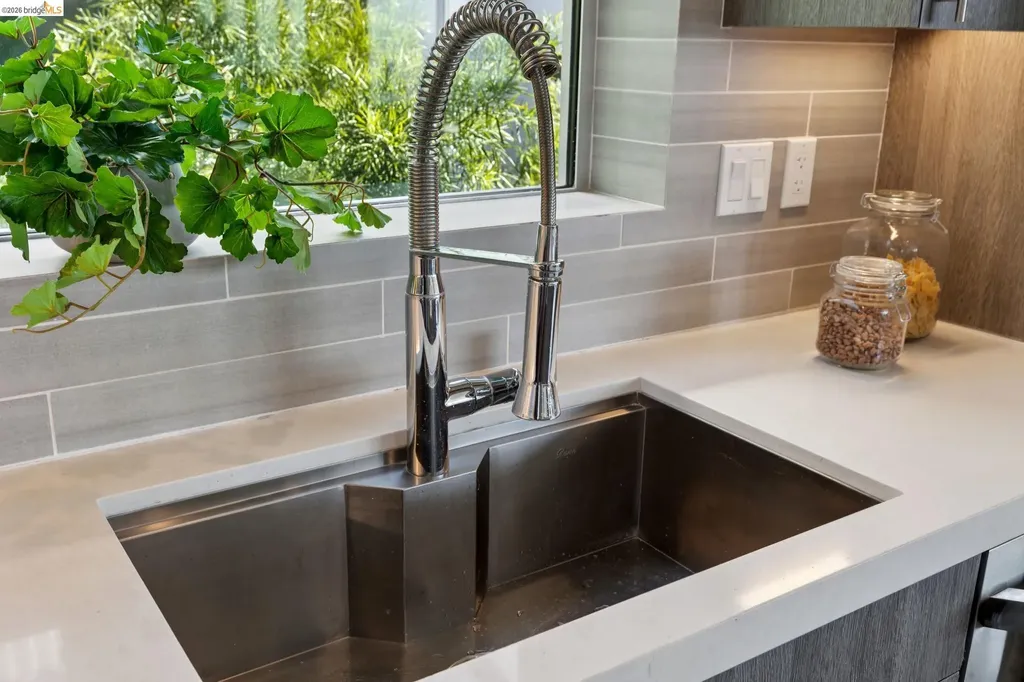 25 Diablo Drive Oakland CA 94611