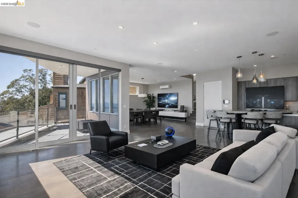 25 Diablo Drive Oakland CA 94611