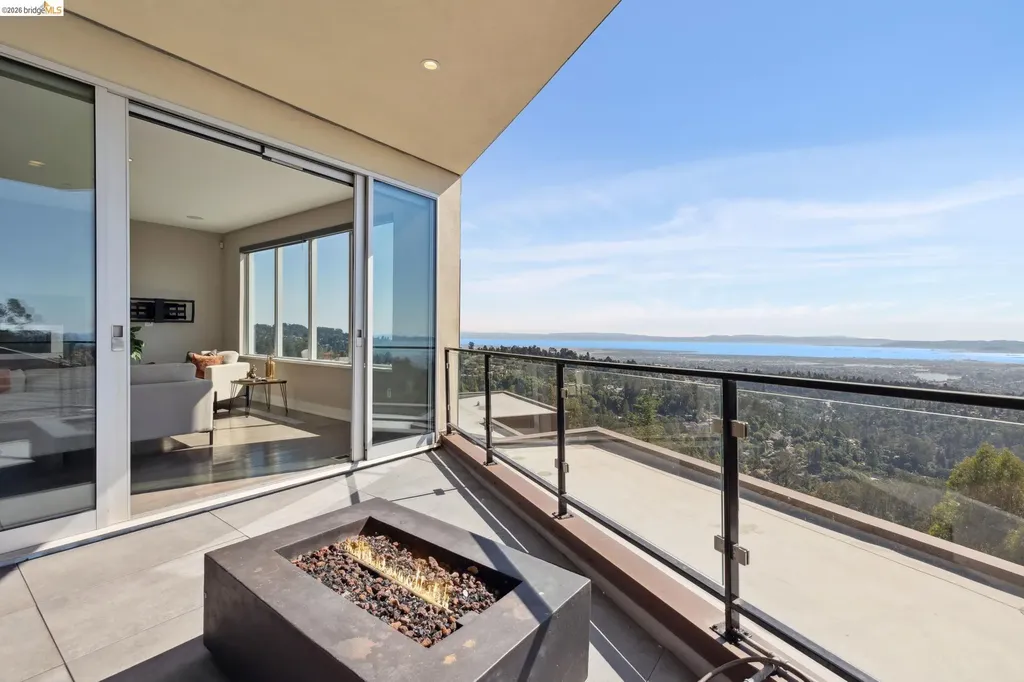 25 Diablo Drive Oakland CA 94611