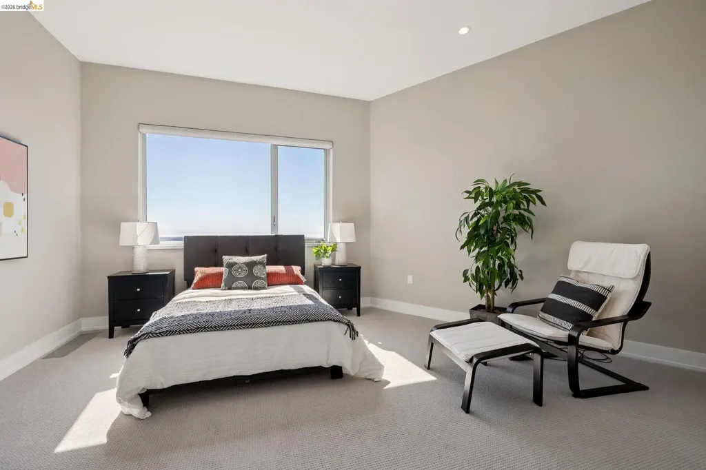 25 Diablo Drive Oakland CA 94611