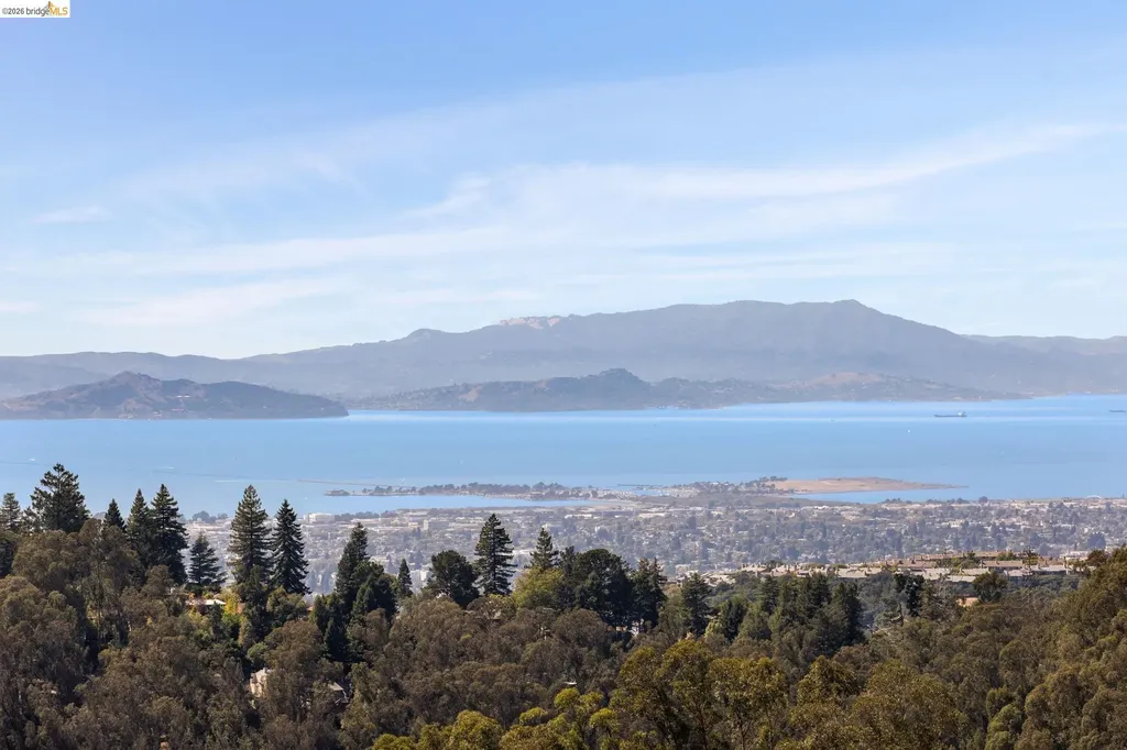 25 Diablo Drive Oakland CA 94611