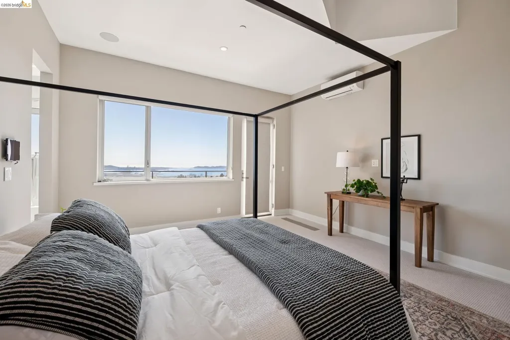 25 Diablo Drive Oakland CA 94611