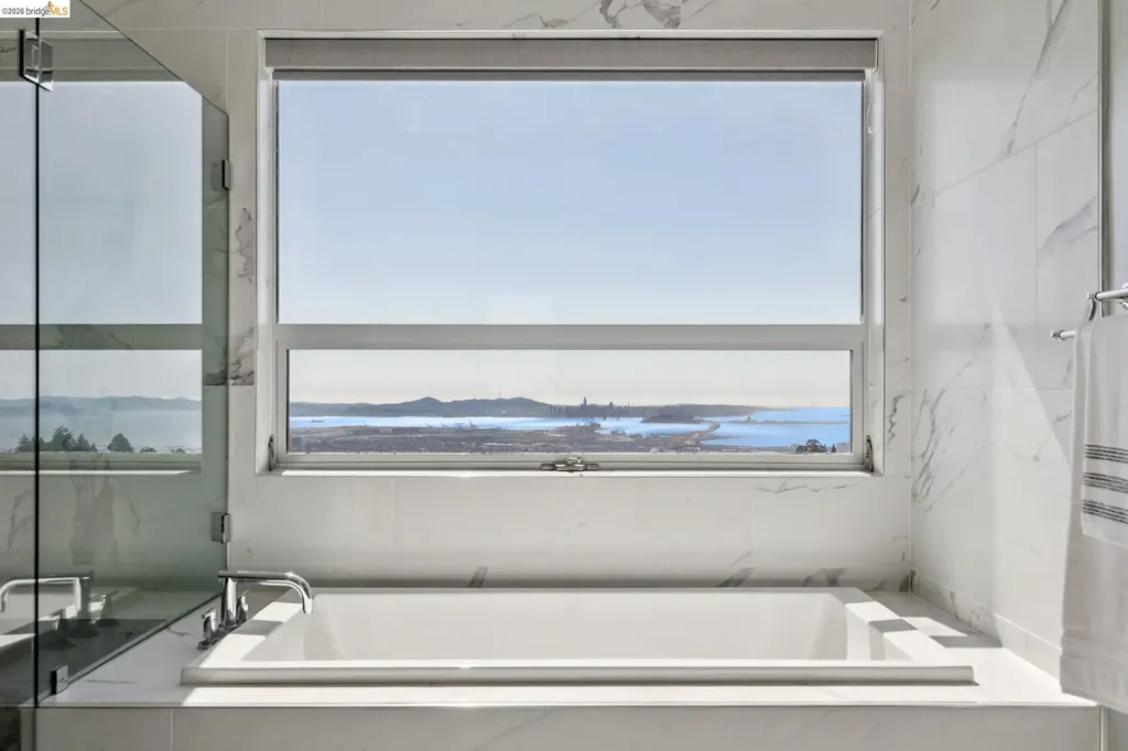 25 Diablo Drive Oakland CA 94611