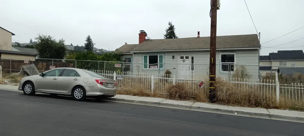 1672 162nd Avenue Ashland CA 94578
