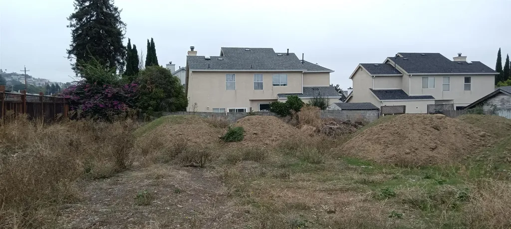 1672 162nd Avenue Ashland CA 94578